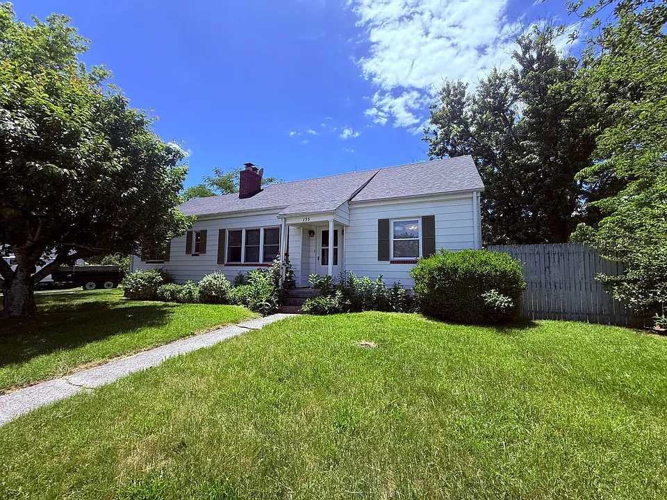 135 James St