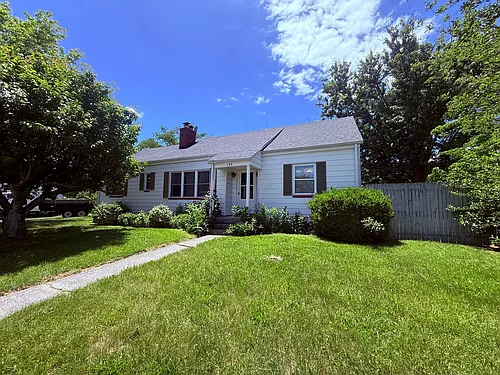 135 James St #D Photo 1