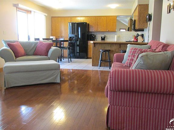 3rd image of 213 Glenview Dr