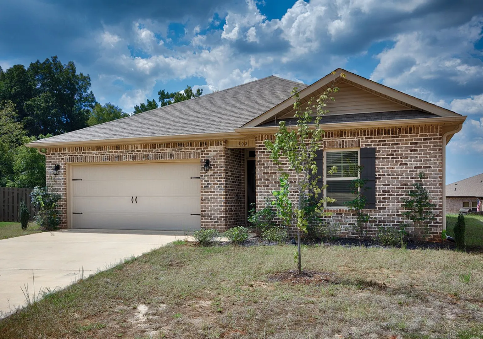 Charming 3-Bedroom Home with Spacious Backyard — Photo 1