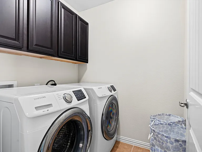 6900 Carrington Ln — Photo 10