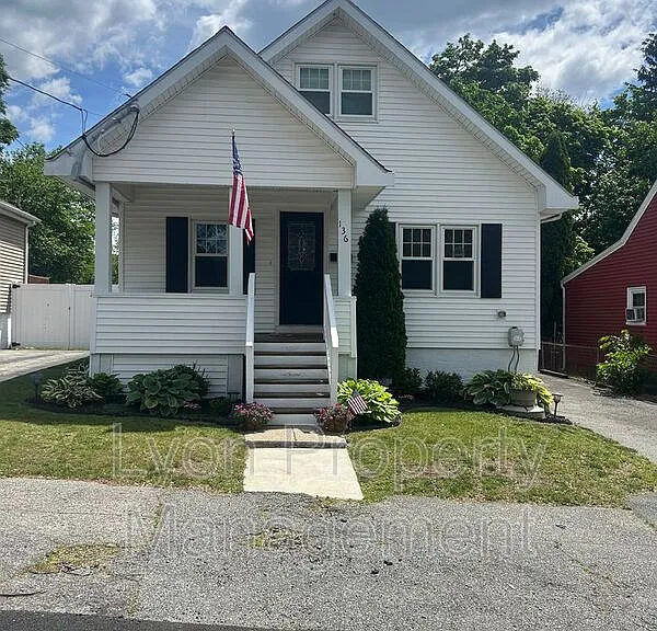 136 Aborn Ave — Photo 1