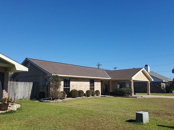 3rd image of 102 Berrybrook Dr