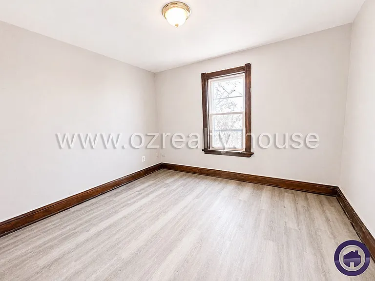 1031 N Michigan St — Photo 4