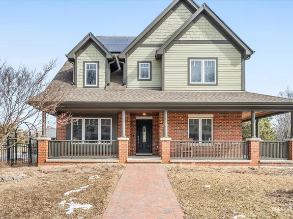 216 S Whispering Hills Dr, Naperville, IL 60540