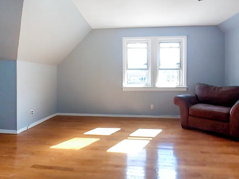 715 E 24th St #3 — Photo 3