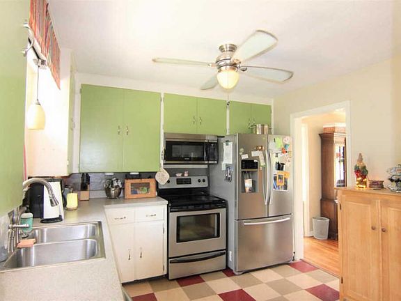3rd image of 3725 Terrace View Dr