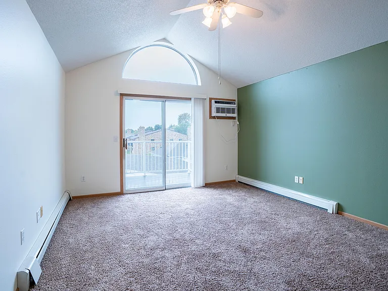 Fargo, ND Summit Point Apartments | 11A | Living