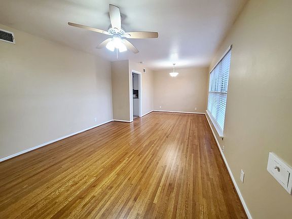 2nd image of 1830 Viewcrest Dr