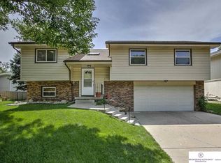11578 Rambleridge Rd, Omaha, NE 68164