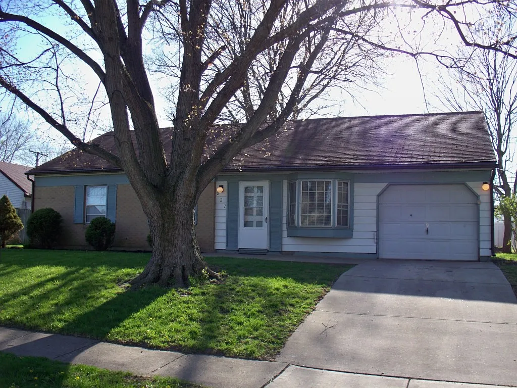 227 Halifax Dr photo 1