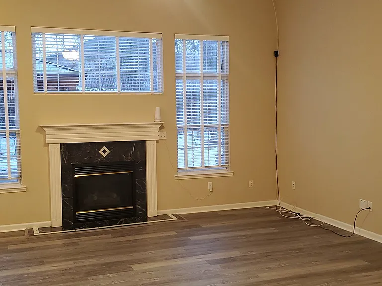 4200 Beach Pointe Dr — Photo 3