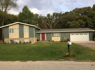 207 Crestwood Dr, Columbus Junction, IA 52738