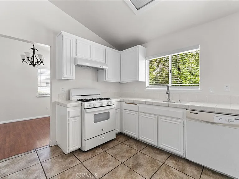 1232 Kings Rd — Photo 23
