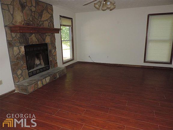 2nd image of 6005 Matthew Ln