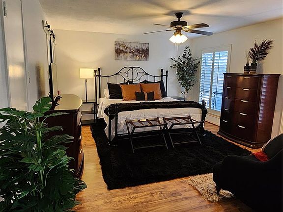 5th image of 3211 Meadowlark Ln