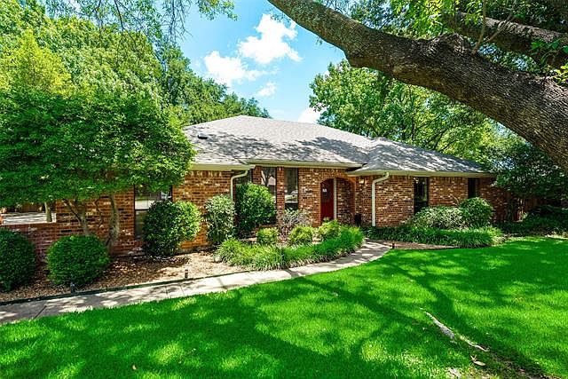 1st image of 410 Rolling Hills Cir