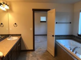 5630 NE 198th Pl, Kenmore, WA 98028