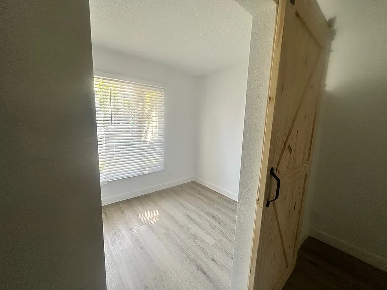 5548 Yarmouth Ave #12A — Photo 11
