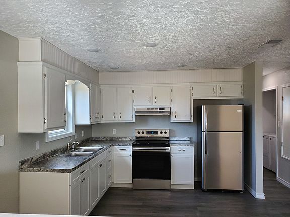 2nd image of 121 Utah Dr #121