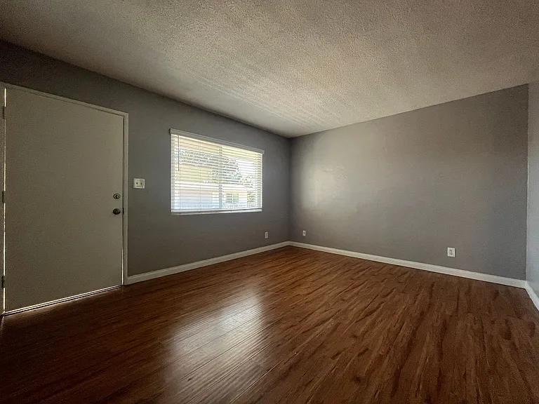1251-1259 Hornblend St — Photo 4