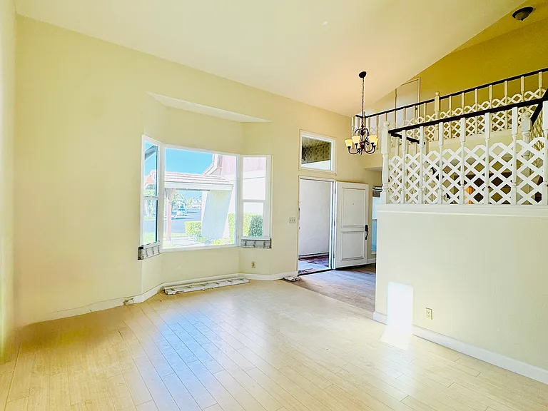 10 Coldbrook — Photo 4