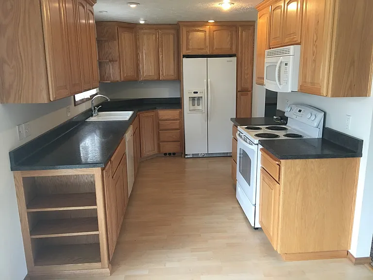 606 W Elwood Ct — Photo 1
