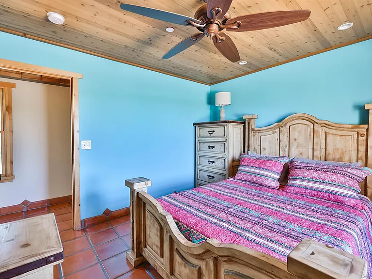 25933 Potrero Valley Rd — Photo 20