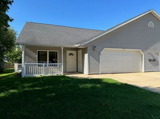 111 5th St, Oconto, WI 54153