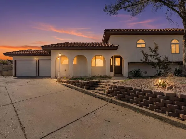 9669 Asbury Ln NW, Albuquerque, NM 87114