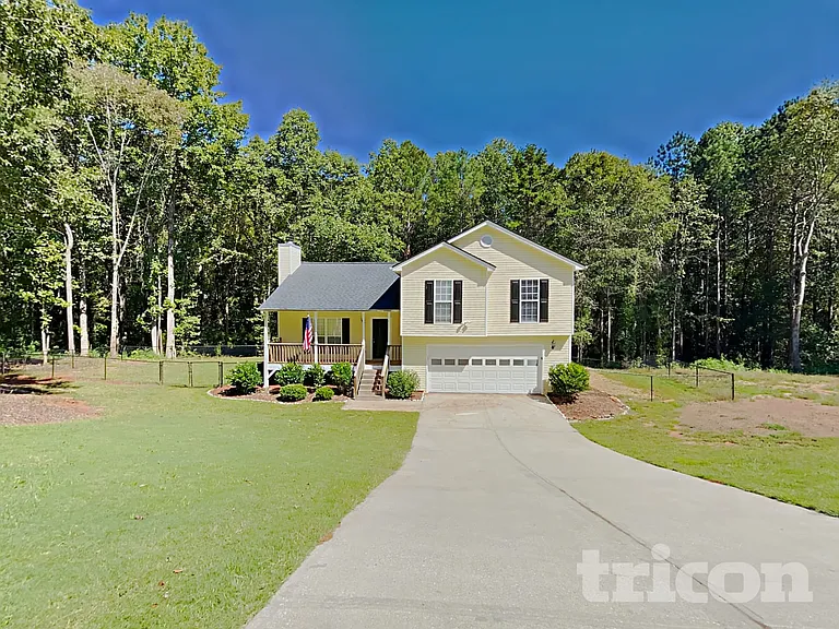 305 Nims Dr — Photo 2