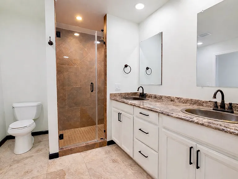 1056 E Carter Dr — Photo 17