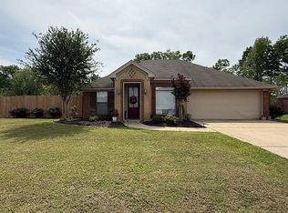 555 Oak Park Cir, Pearl, MS 39208