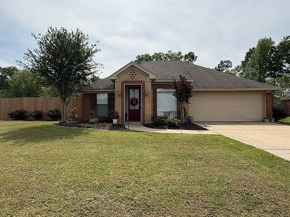 555 Oak Park Cir