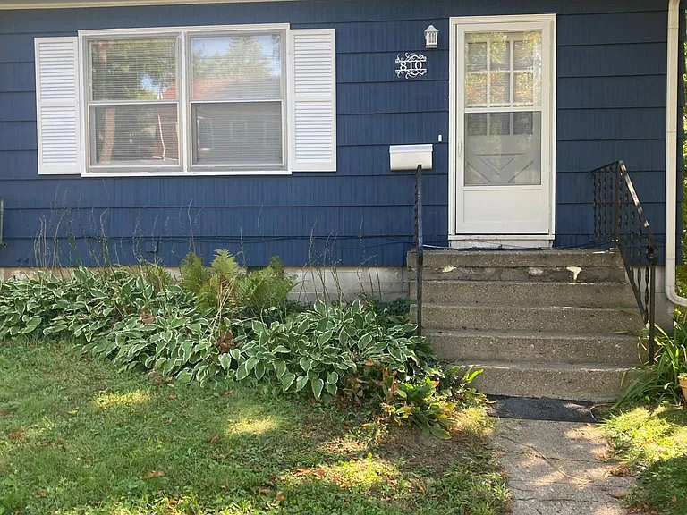 810 Spring St — Photo 9