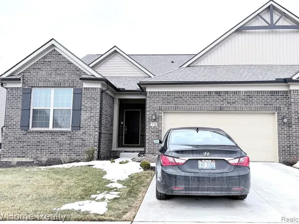 712 W Spaniel Dr, Ann Arbor, MI
