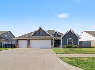 11104 SW 32nd St, Yukon, OK 73099