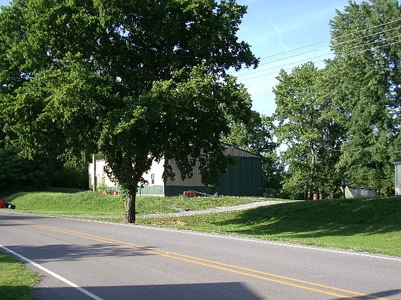 3rd image of 46 Bassett Rd