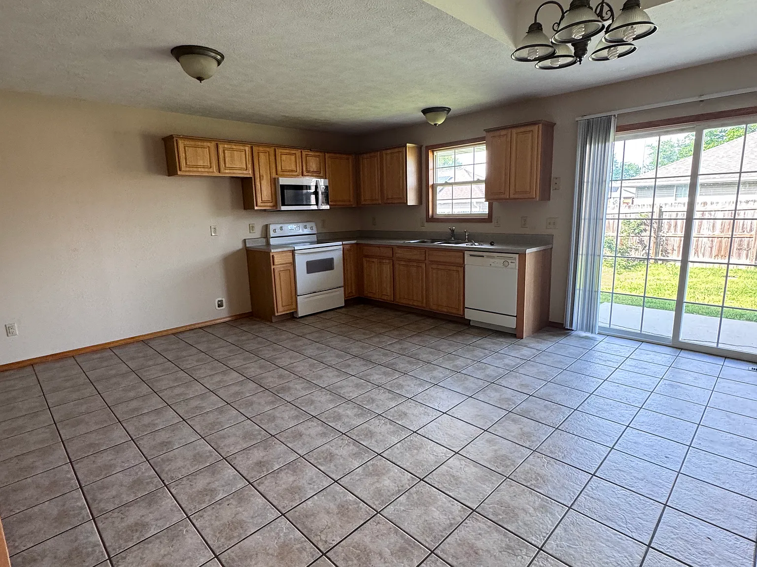 3 bed, 1431 sqft, $1,750 — Photo 4