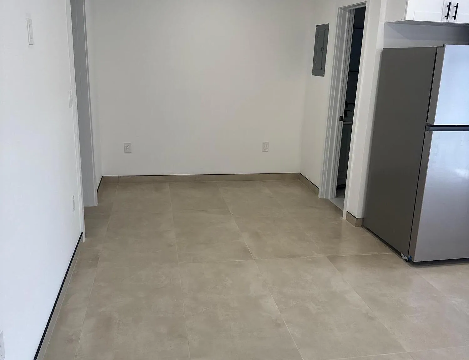 2 bed, 1.0 bath, 7918 sqft, $2,350 — Photo 2