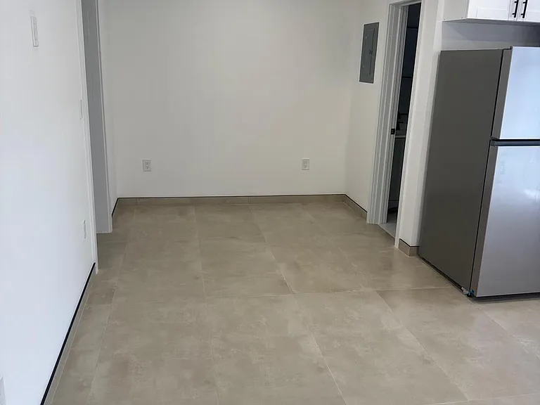 1235 Normandy Dr #2 — Photo 3