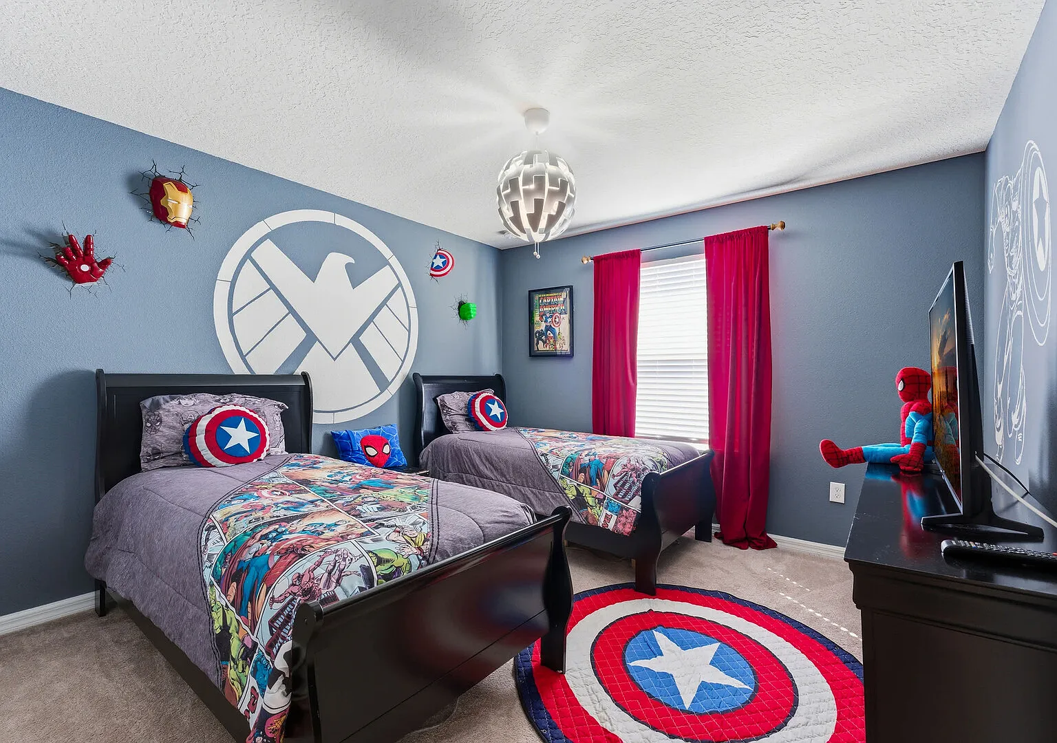 Family 6BR Home, Pool & Game Room — Photo 3