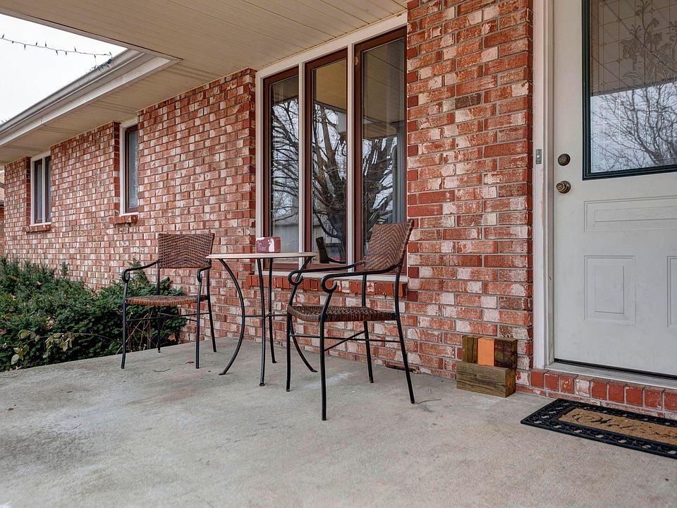 2nd image of 3522 N Darwin Ave
