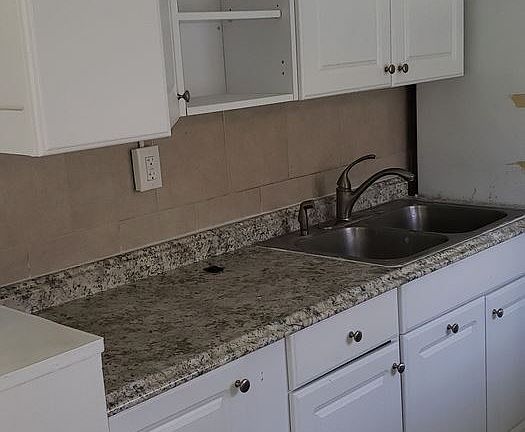 5th image of 855 19th Ave S