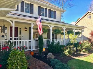 5404 Westbrook Dr, Cross Lanes, WV 25313