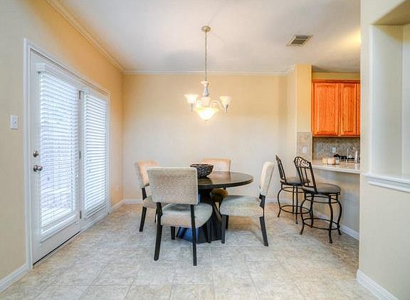 5th image of 1101 Parmer Ln APT 218