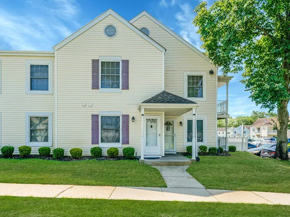 77 Fairview Circle Circle #77, Middle Island, NY 11953