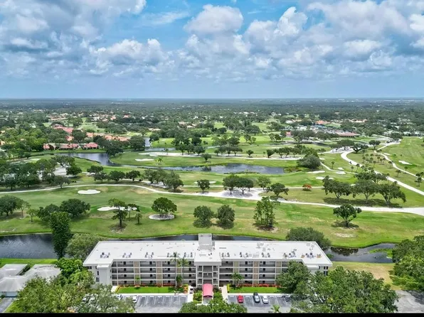 7461 W Country Club Dr N, Sarasota, FL
