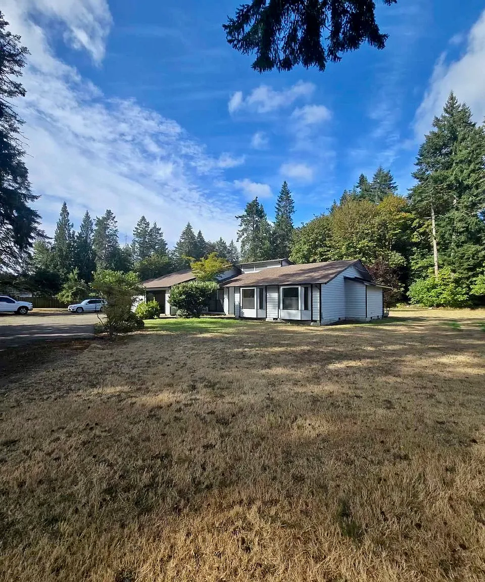 3 bed, 2.5 bath, 2256 sqft, $3,200 — Photo 2