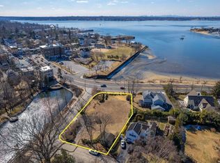 15 Shore Rd, Port Washington, NY 11050
